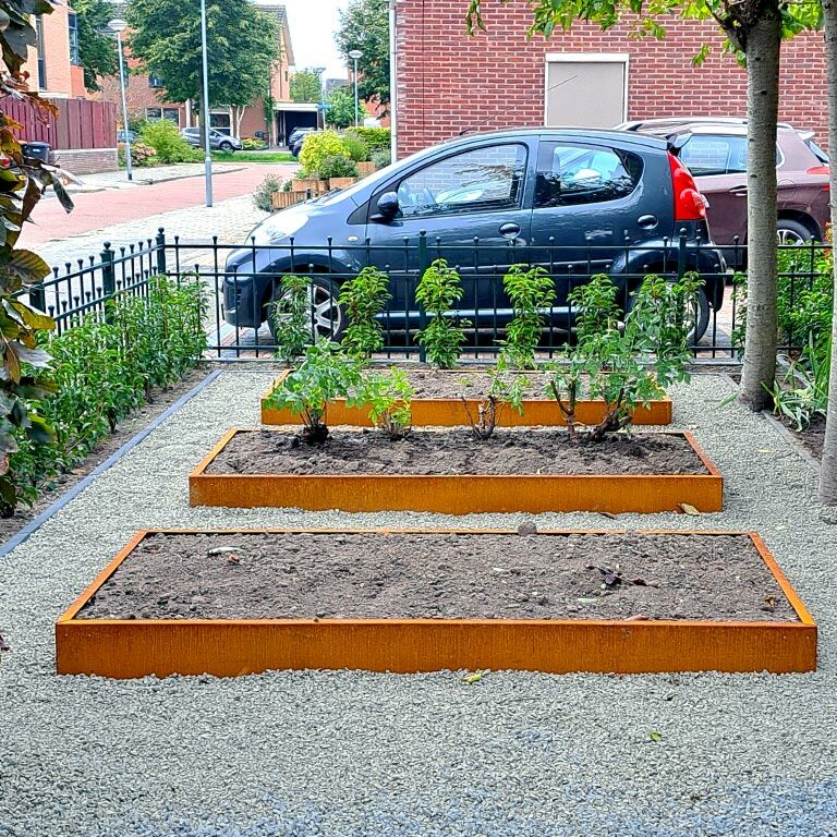 Bedkant af cortenstål bukket 22 cm (længde 240 cm)