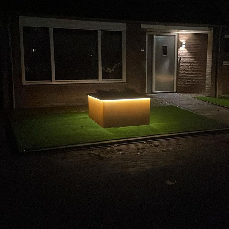 Svejst plantekasse Alabama i cortenstål med LED 120 x 120 x 80 cm
