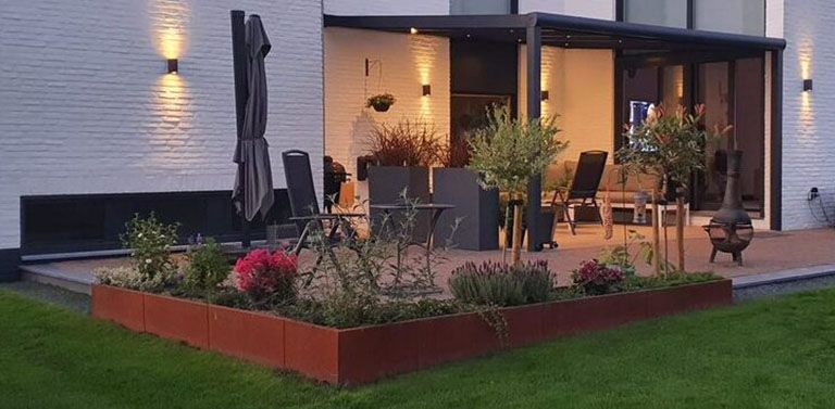 Skab stemning med cortenstål i haven